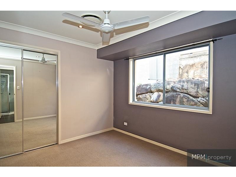 43 Nottinghill Gate  Dr, Arundel QLD 4214