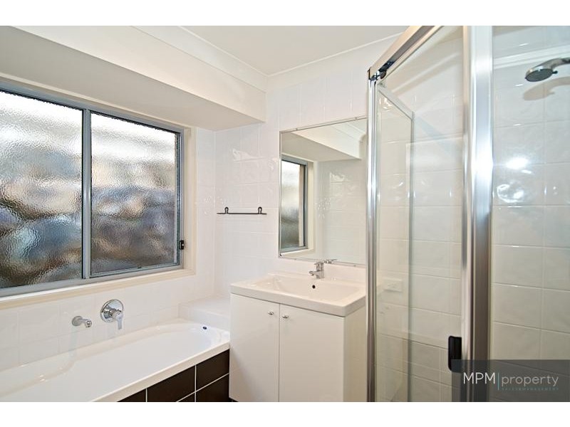 43 Nottinghill Gate  Dr, Arundel QLD 4214