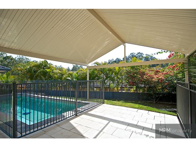 43 Nottinghill Gate  Dr, Arundel QLD 4214