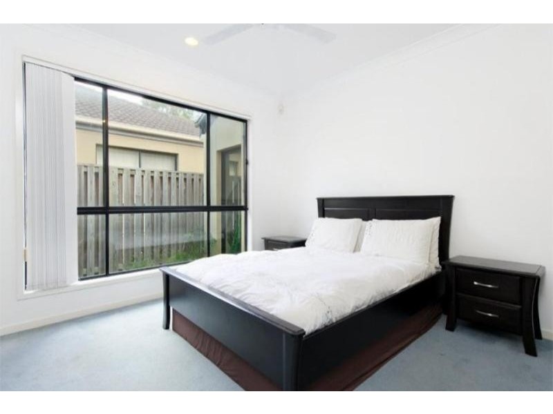 18 Blackwattle  Cct, Arundel QLD 4214