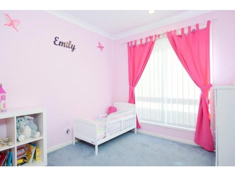 18 Blackwattle  Cct, Arundel QLD 4214