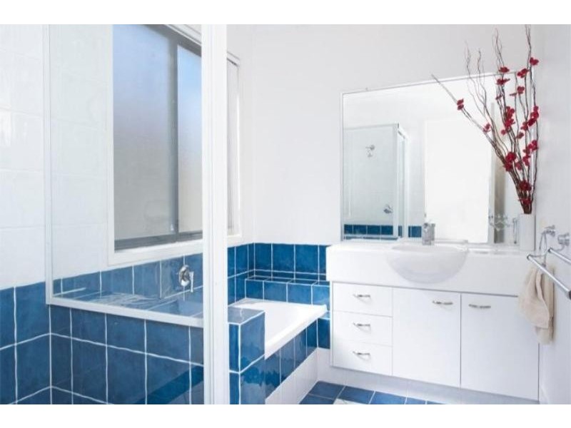 18 Blackwattle  Cct, Arundel QLD 4214