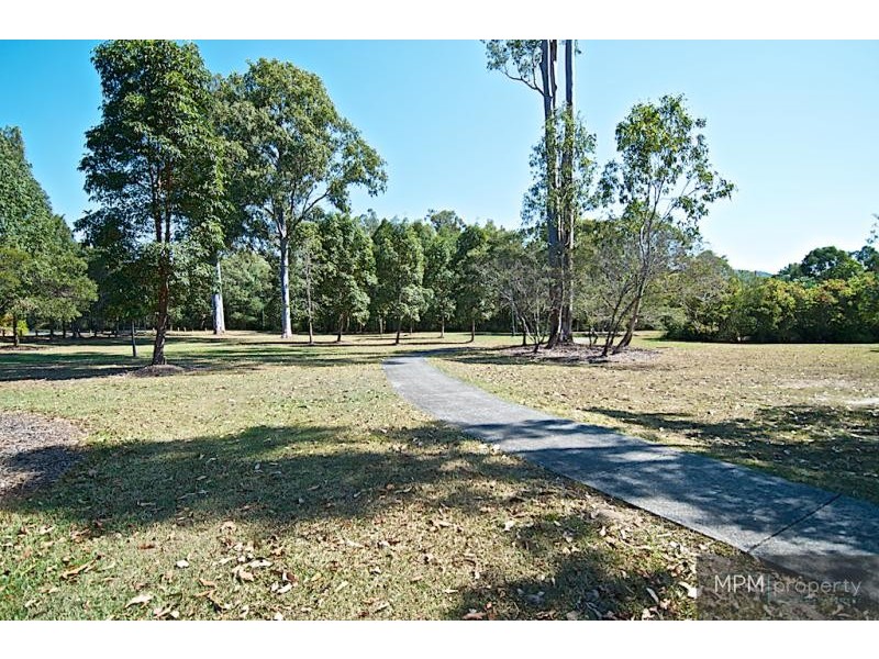 8 Paris Pde, Ormeau QLD 4208