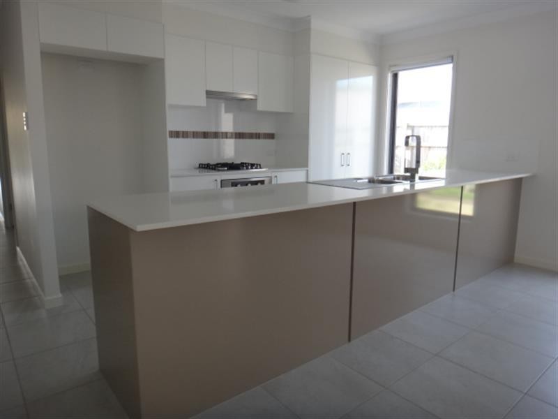 24 Azure Way, Hope Island QLD 4212