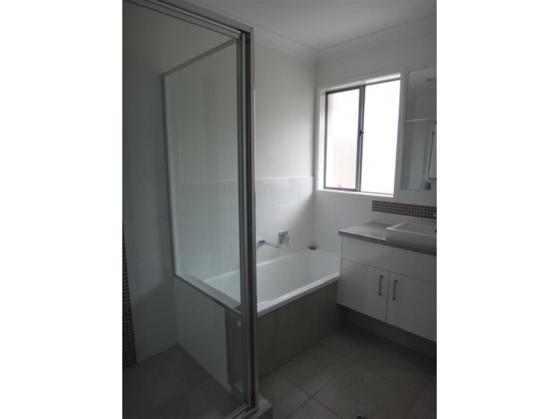 24 Azure Way, Hope Island QLD 4212