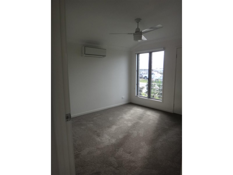 24 Azure Way, Hope Island QLD 4212