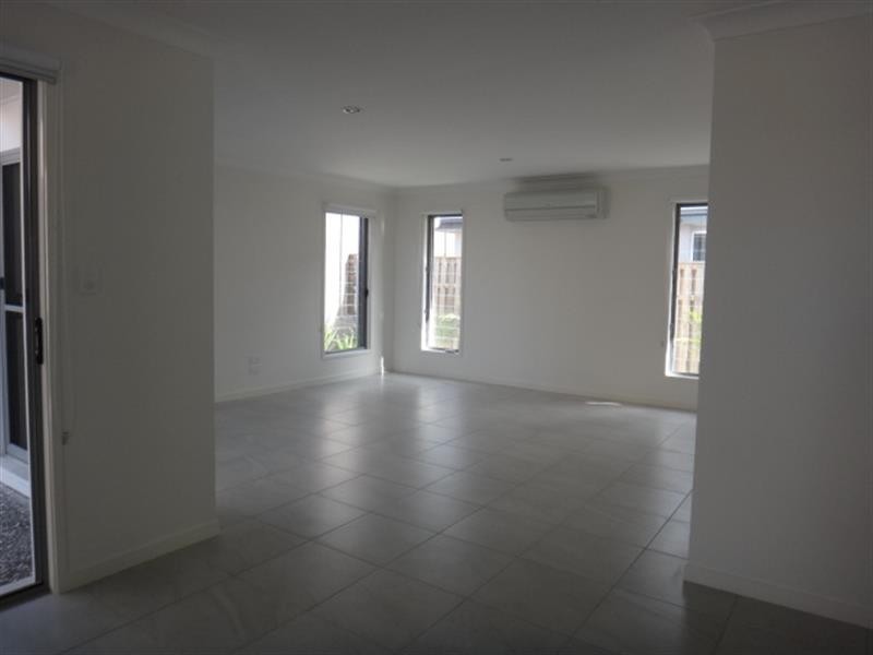 24 Azure Way, Hope Island QLD 4212