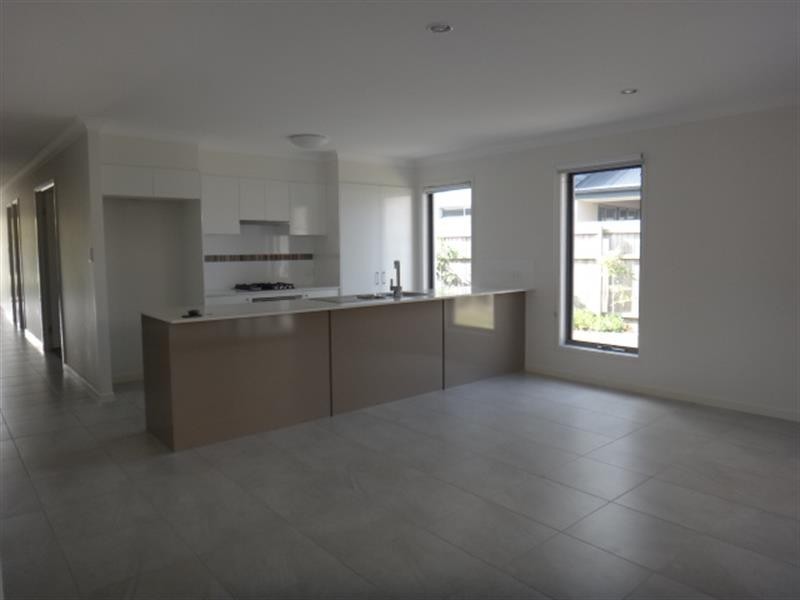 24 Azure Way, Hope Island QLD 4212