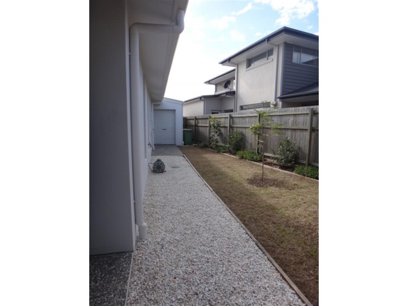 24 Azure Way, Hope Island QLD 4212