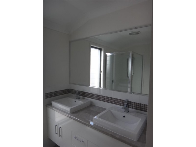 24 Azure Way, Hope Island QLD 4212