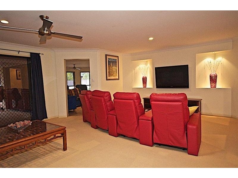 72 Arun Dr, Arundel QLD 4214