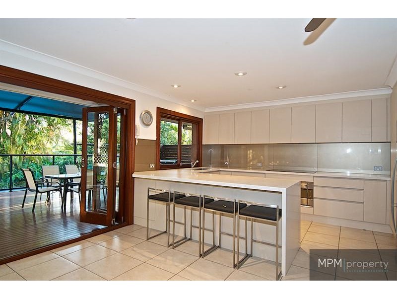 6 Chichester Dr, Arundel QLD 4214