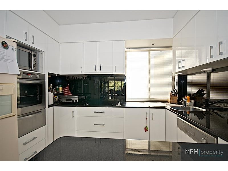 27/76 Chichester  Dr, Arundel QLD 4214