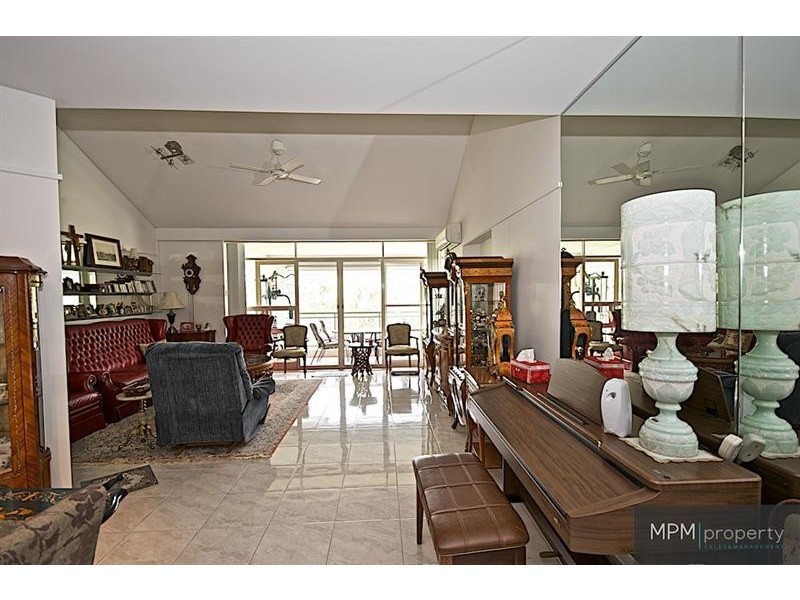 27/76 Chichester  Dr, Arundel QLD 4214