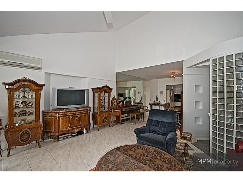 27/76 Chichester  Dr, Arundel QLD 4214