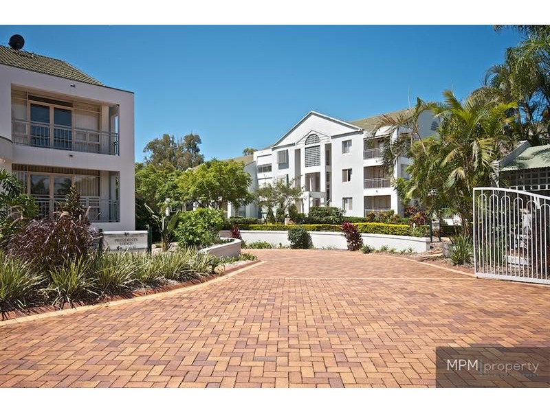 27/76 Chichester  Dr, Arundel QLD 4214