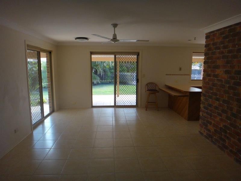 21 Crenshaw Ct, Parkwood QLD 4214