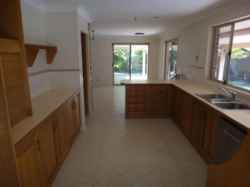 21 Crenshaw Ct, Parkwood QLD 4214