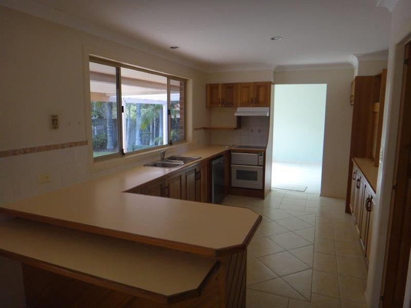 21 Crenshaw Ct, Parkwood QLD 4214