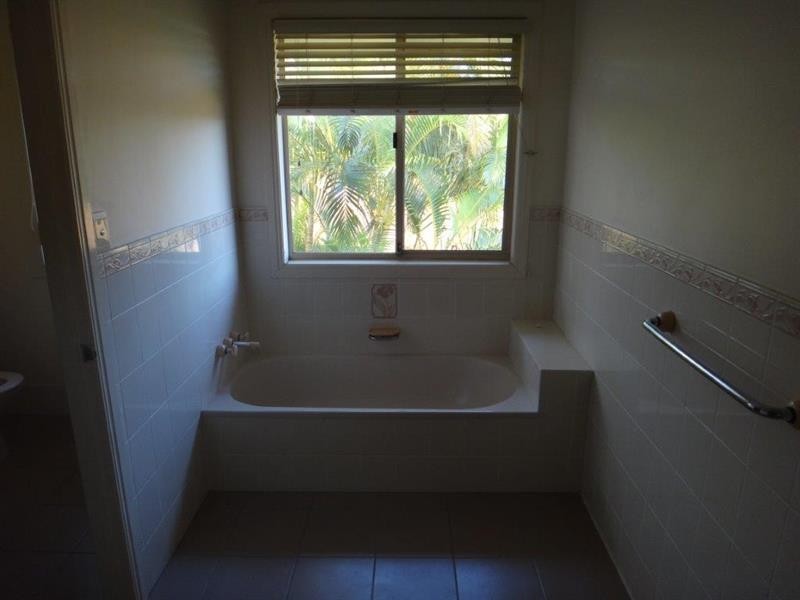 21 Crenshaw Ct, Parkwood QLD 4214