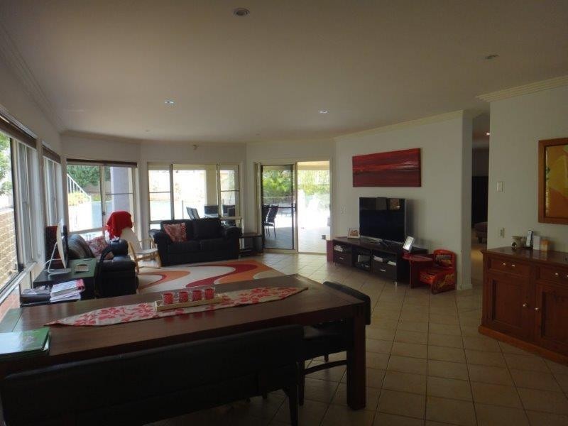 7 Adeliza  Ct, Arundel QLD 4214
