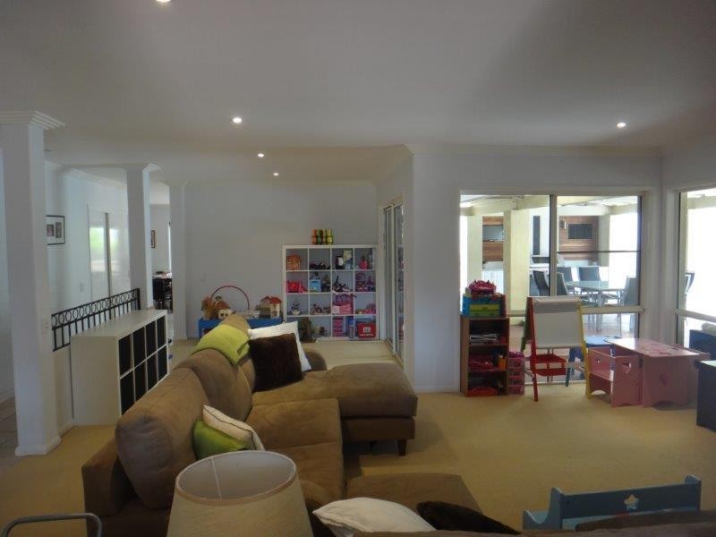 7 Adeliza  Ct, Arundel QLD 4214