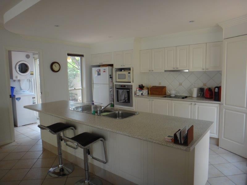 7 Adeliza  Ct, Arundel QLD 4214