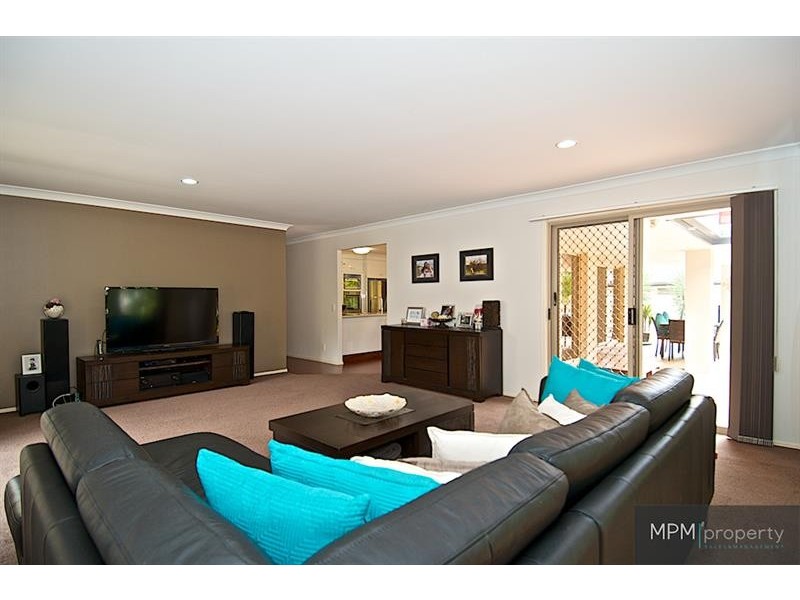 7 Kirdford Ct, Arundel QLD 4214