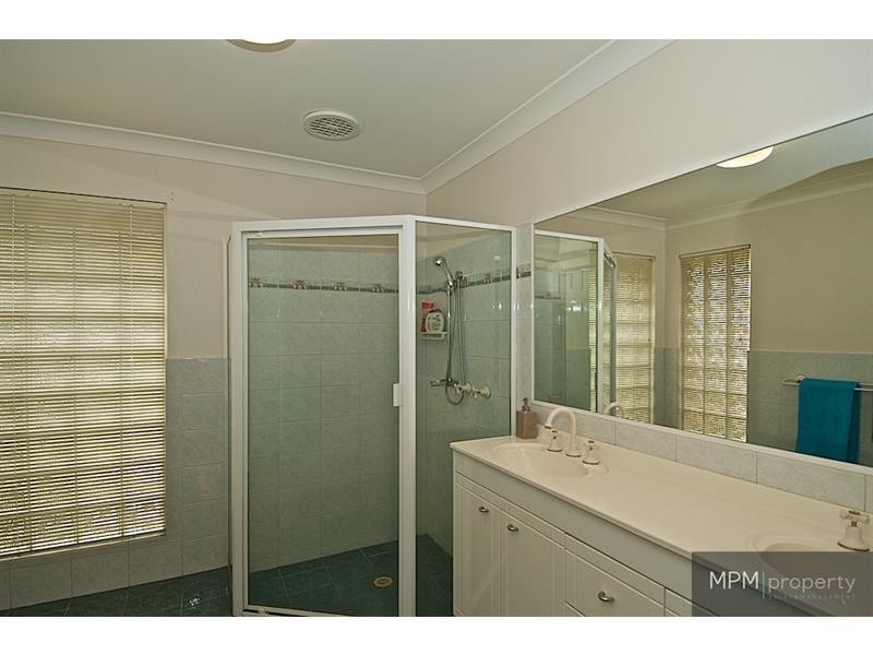7 Kirdford Ct, Arundel QLD 4214