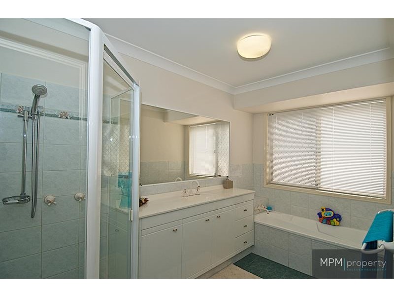 7 Kirdford Ct, Arundel QLD 4214