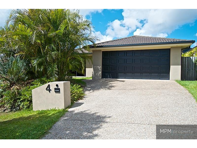 4 Murchison St, Pacific Pines QLD 4211