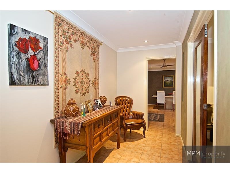 4 Murchison St, Pacific Pines QLD 4211