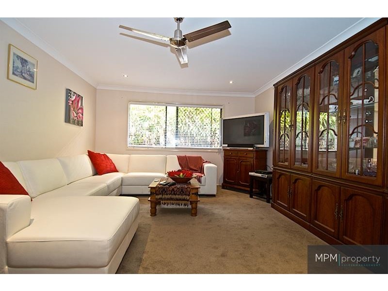 4 Murchison St, Pacific Pines QLD 4211