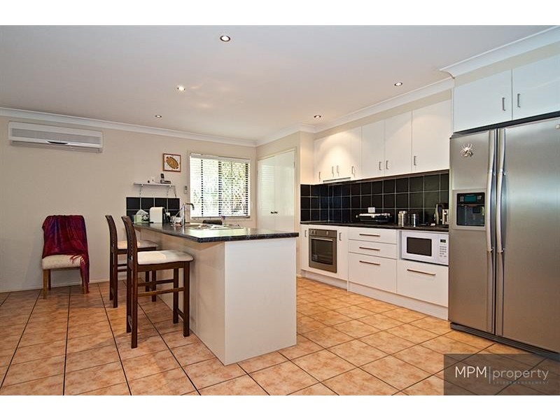 4 Murchison St, Pacific Pines QLD 4211
