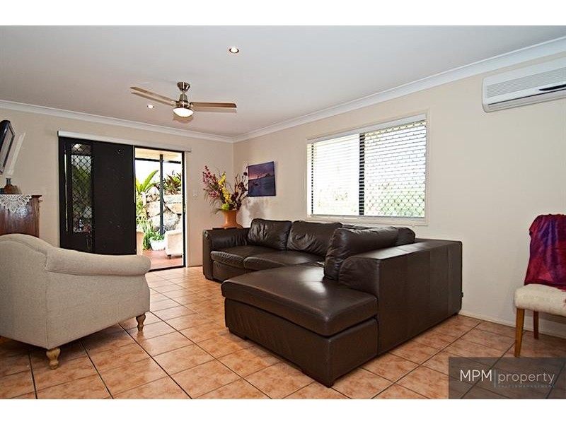 4 Murchison St, Pacific Pines QLD 4211