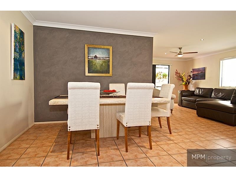 4 Murchison St, Pacific Pines QLD 4211