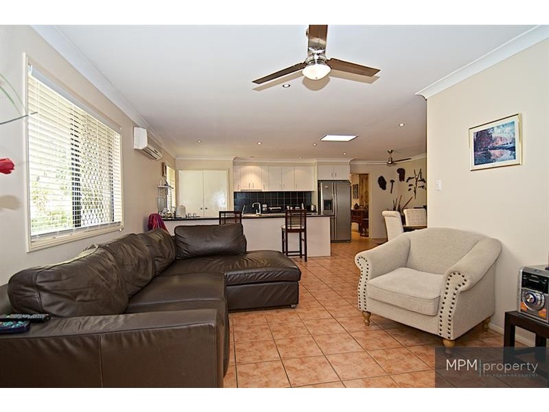 4 Murchison St, Pacific Pines QLD 4211