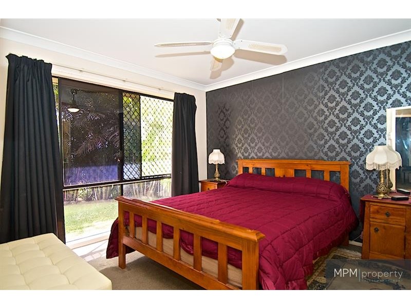 4 Murchison St, Pacific Pines QLD 4211