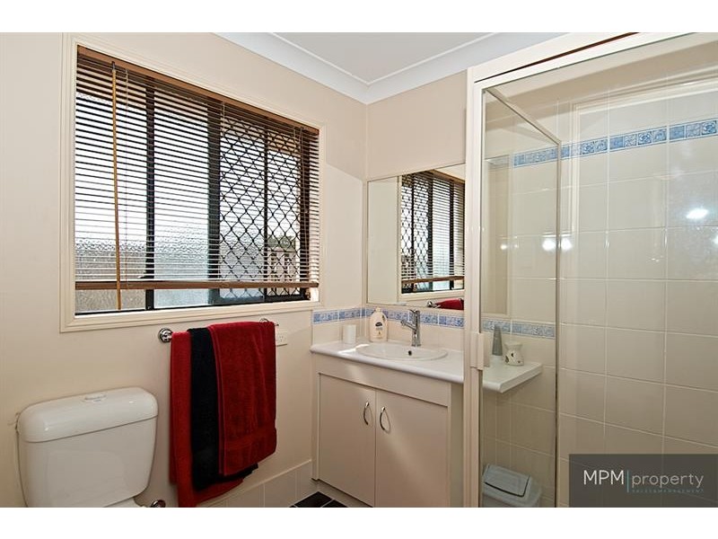 4 Murchison St, Pacific Pines QLD 4211