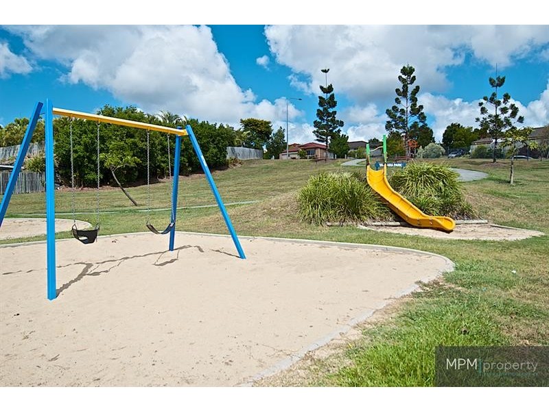4 Murchison St, Pacific Pines QLD 4211