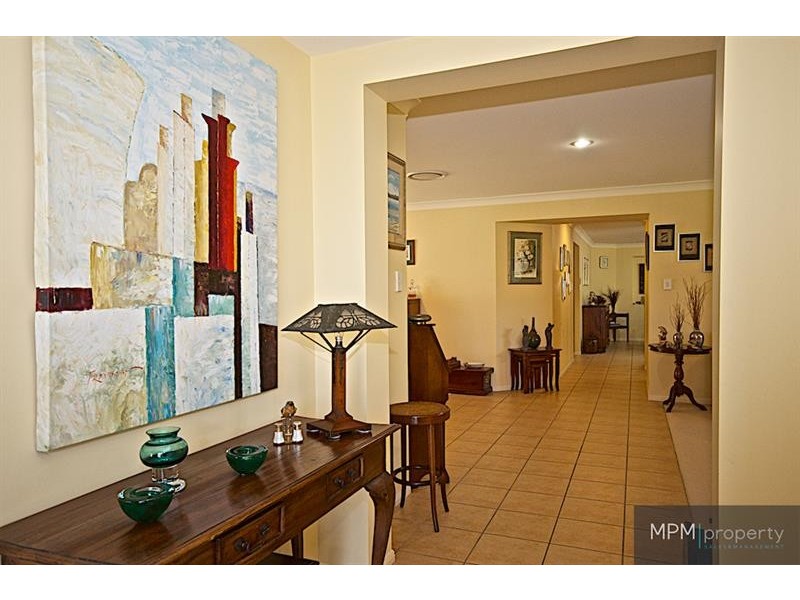 16 Petworth Ct, Arundel QLD 4214