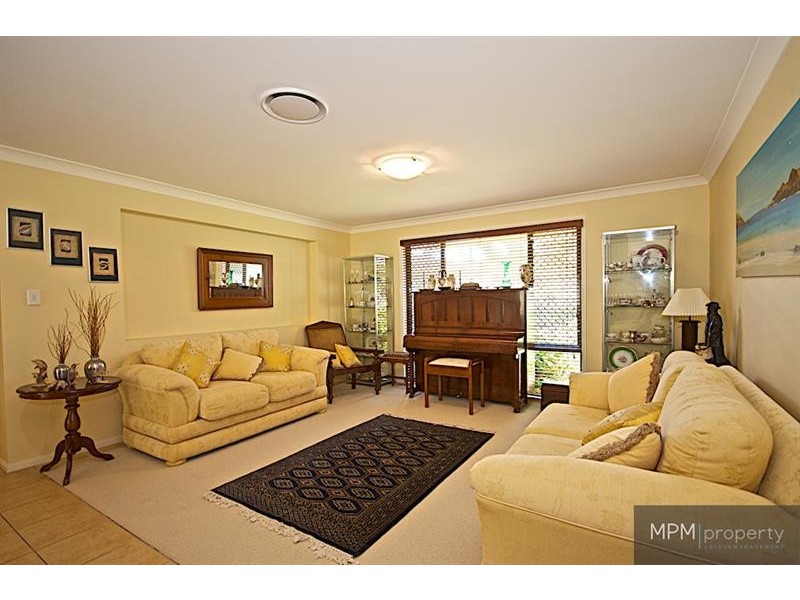 16 Petworth Ct, Arundel QLD 4214