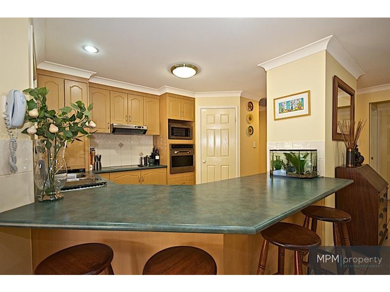 16 Petworth Ct, Arundel QLD 4214