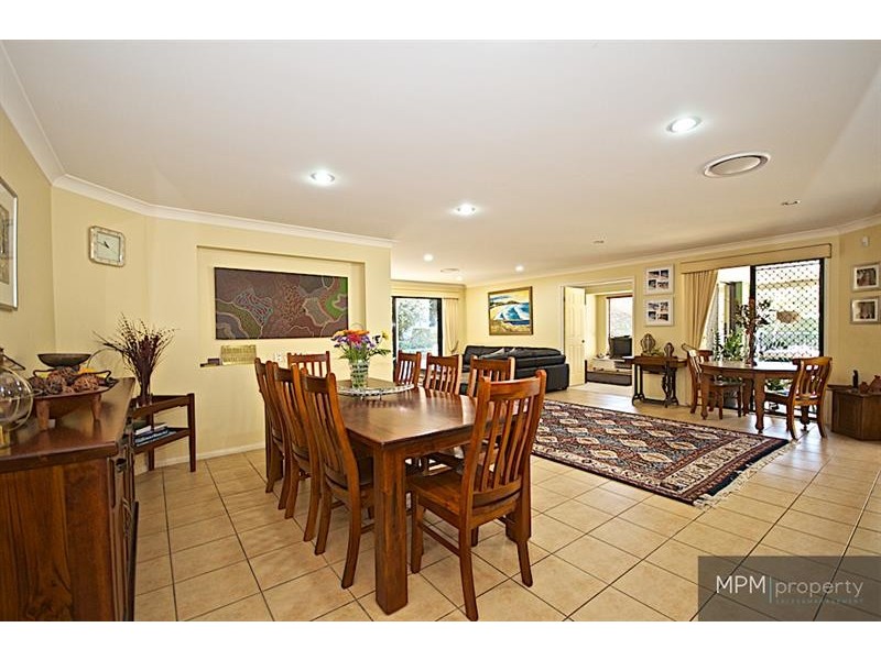 16 Petworth Ct, Arundel QLD 4214