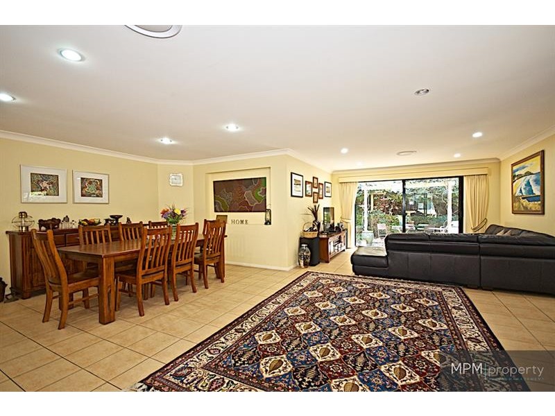 16 Petworth Ct, Arundel QLD 4214