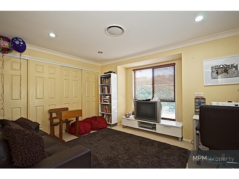 16 Petworth Ct, Arundel QLD 4214