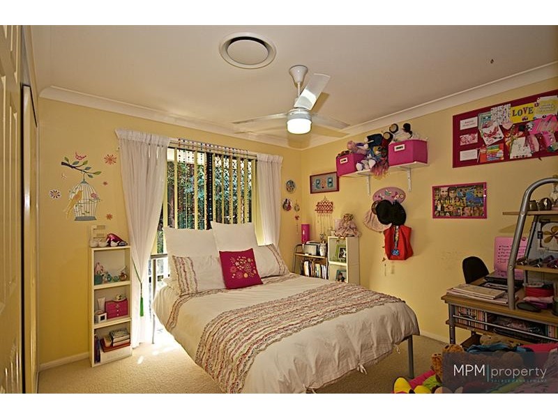 16 Petworth Ct, Arundel QLD 4214
