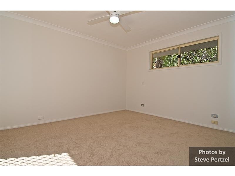 33 Clubhouse Dr, Arundel QLD 4214