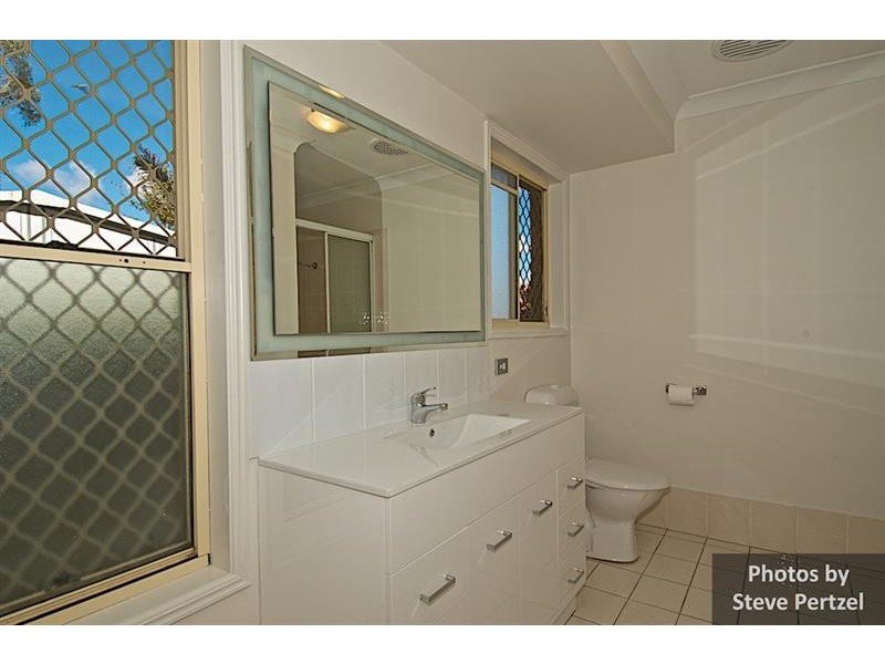 33 Clubhouse Dr, Arundel QLD 4214