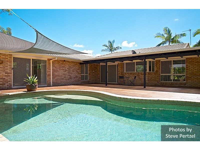 33 Clubhouse Dr, Arundel QLD 4214